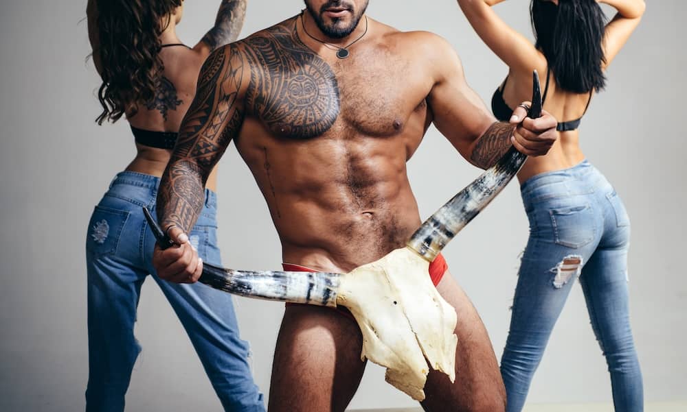 a bull with two cuck queens