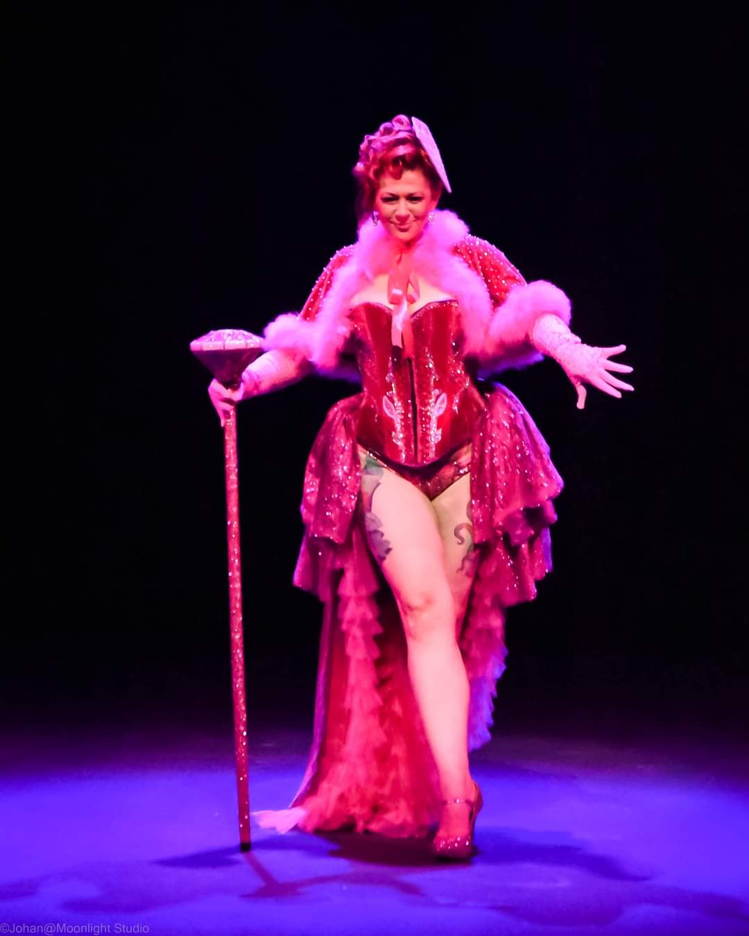 burlesque artist red baroness