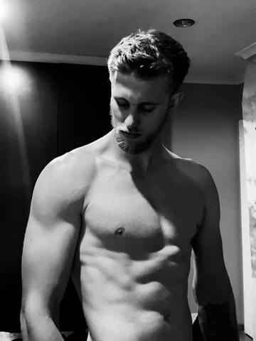 sensual male massage therapist gaz